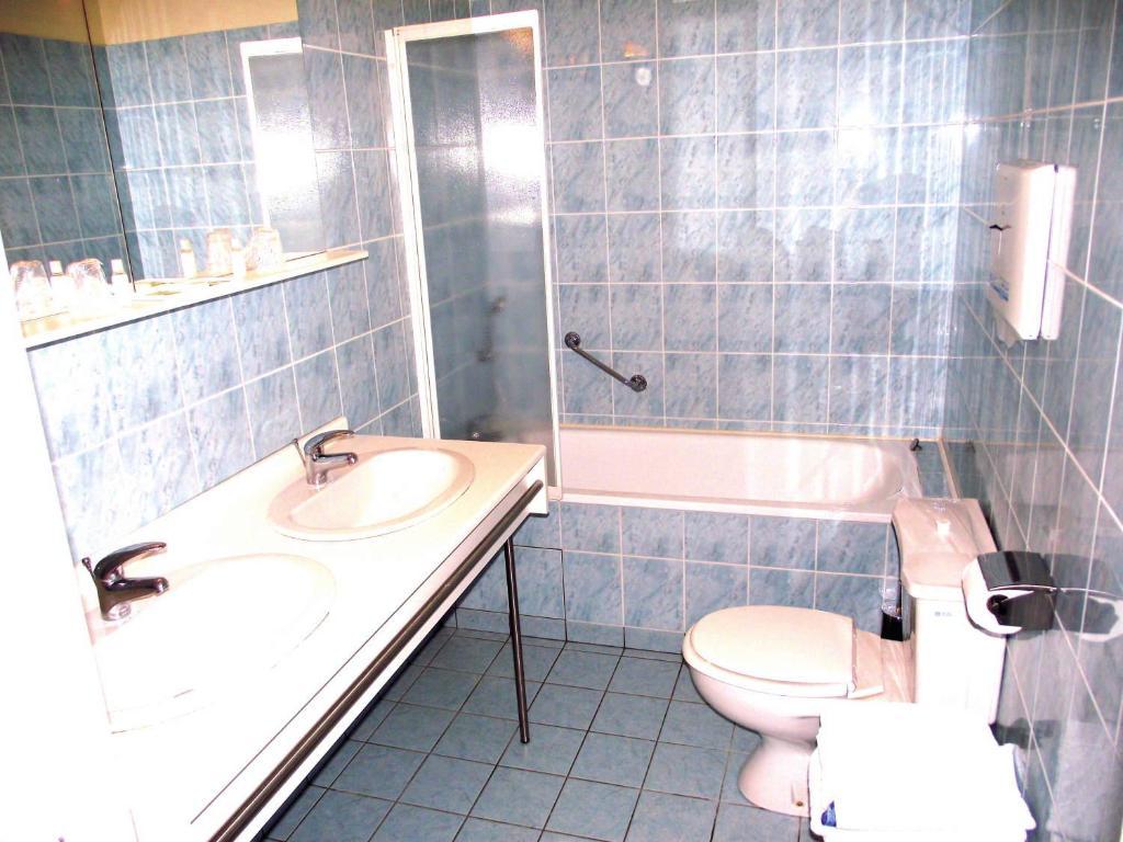 Le Dagobert Hotel Doué-la-Fontaine Habitación foto