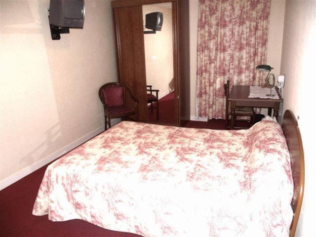 Le Dagobert Hotel Doué-la-Fontaine Habitación foto